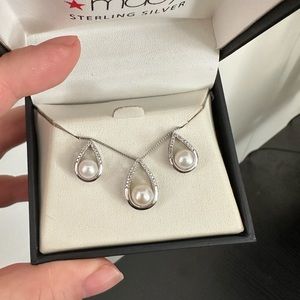 Macy’s Water Drop Freshwater Pearl 925 Silver Set Earrings Necklace